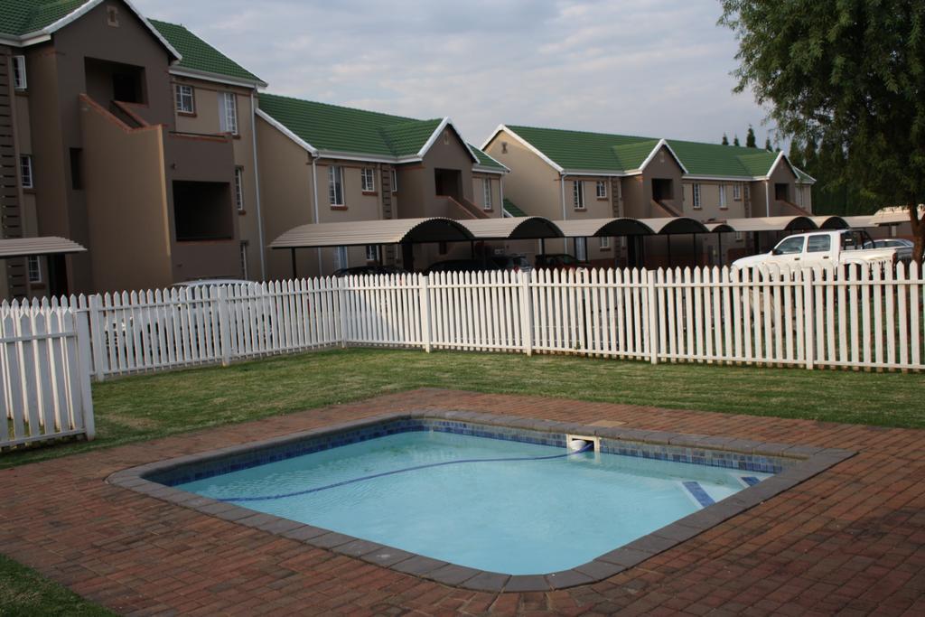 Witfield African Eagle Apartments מראה חיצוני תמונה